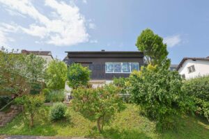 Vorderansicht von der Garage