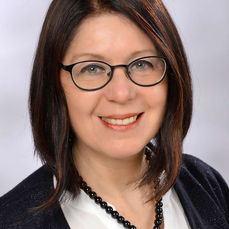 Frau Handschuh, Marion